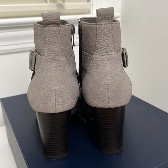 Cole Hann women’s grey Hinckley leather bootie in ironstone nubuck - Picture 2 of 6